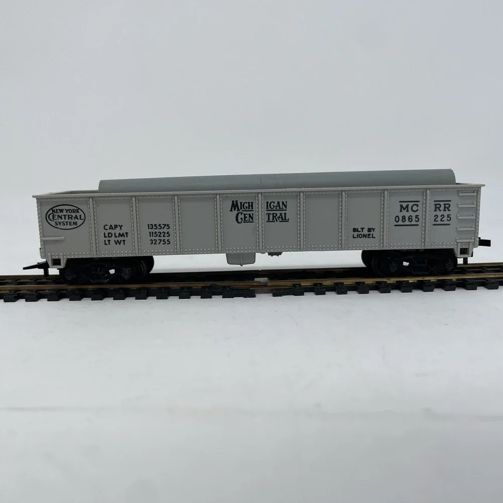 TWO Gondola Cars w/ Loads Vintage Lionel HO Michigan Central Red Gray Logs Pipes